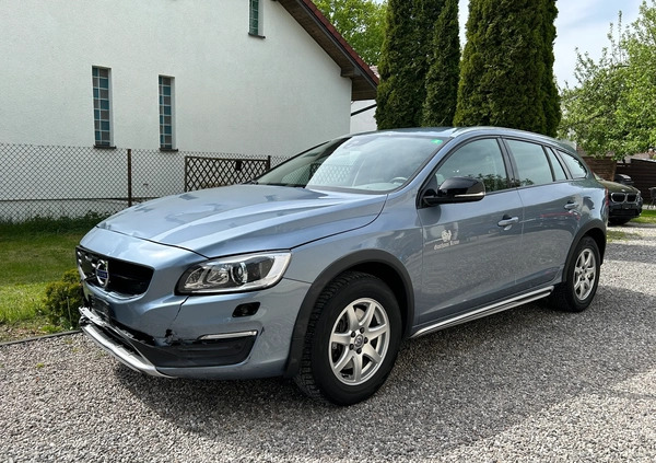 Volvo V60 Cross Country cena 71900 przebieg: 72300, rok produkcji 2018 z Garwolin małe 436